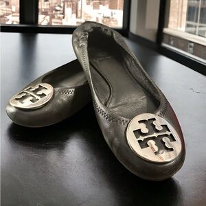 Tory Burch Minnie Travel Flats, black leather with silver logo, 6M